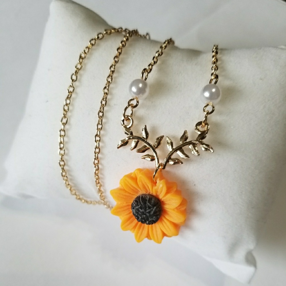 DELICATE SUNFLOWER PENDANT NECKLACE